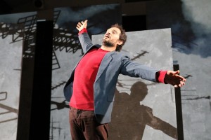 Gospodin-Claudio-Santamaria-300x200
